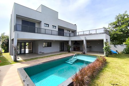 Casa de condomínio à venda com 486m², 5 quartos e 8 vagas Casa de condomínio à venda com 486m², 5 quartos e 8 vagasQuintal