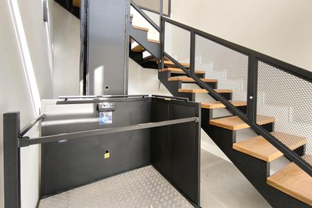 Casa de condomínio à venda com 486m², 5 quartos e 8 vagas Casa de condomínio à venda com 486m², 5 quartos e 8 vagasHall de Entrada