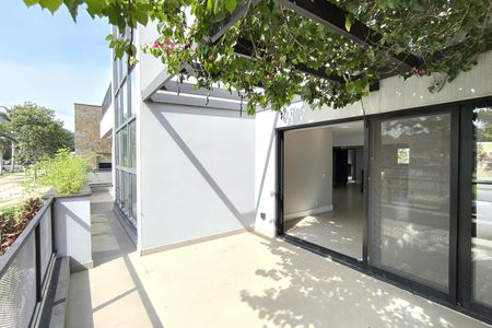 Casa de condomínio à venda com 486m², 5 quartos e 8 vagas Casa de condomínio à venda com 486m², 5 quartos e 8 vagasVaranda da Sala