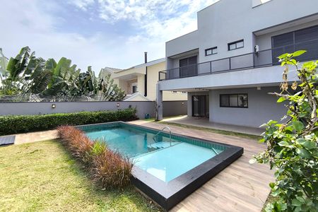 Casa de condomínio à venda com 486m², 5 quartos e 8 vagas Casa de condomínio à venda com 486m², 5 quartos e 8 vagasQuintal