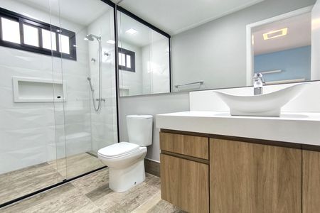 Casa de condomínio à venda com 486m², 5 quartos e 8 vagas Casa de condomínio à venda com 486m², 5 quartos e 8 vagasBanheiro da Suíte 4