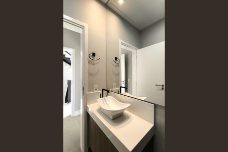 Casa de condomínio à venda com 486m², 5 quartos e 8 vagas Casa de condomínio à venda com 486m², 5 quartos e 8 vagasBanheiro da Suíte 5