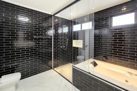 Casa de condomínio à venda com 486m², 5 quartos e 8 vagas Casa de condomínio à venda com 486m², 5 quartos e 8 vagasBanheiro da Suíte 1