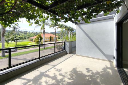 Casa de condomínio à venda com 486m², 5 quartos e 8 vagas Casa de condomínio à venda com 486m², 5 quartos e 8 vagasVaranda da Sala