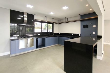 Casa de condomínio à venda com 486m², 5 quartos e 8 vagas Casa de condomínio à venda com 486m², 5 quartos e 8 vagasCozinha