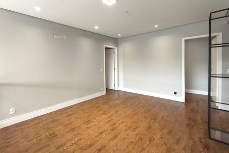 Casa de condomínio à venda com 486m², 5 quartos e 8 vagas Casa de condomínio à venda com 486m², 5 quartos e 8 vagasSala Piso Superior