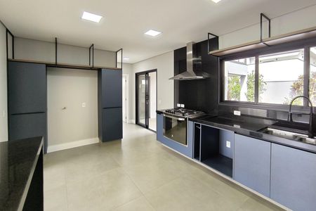 Casa de condomínio à venda com 486m², 5 quartos e 8 vagas Casa de condomínio à venda com 486m², 5 quartos e 8 vagasCozinha