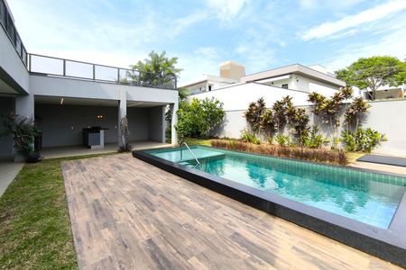 Casa de condomínio à venda com 486m², 5 quartos e 8 vagas Casa de condomínio à venda com 486m², 5 quartos e 8 vagasQuintal