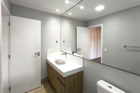 Casa de condomínio à venda com 486m², 5 quartos e 8 vagas Casa de condomínio à venda com 486m², 5 quartos e 8 vagasBanheiro da Suíte 3