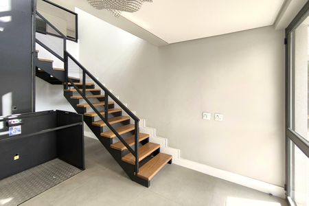 Casa de condomínio à venda com 486m², 5 quartos e 8 vagas Casa de condomínio à venda com 486m², 5 quartos e 8 vagasHall de Entrada