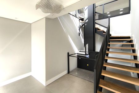 Casa de condomínio à venda com 486m², 5 quartos e 8 vagas Casa de condomínio à venda com 486m², 5 quartos e 8 vagasHall de Entrada