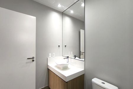 Casa de condomínio à venda com 486m², 5 quartos e 8 vagas Casa de condomínio à venda com 486m², 5 quartos e 8 vagasBanheiro da Suíte 2