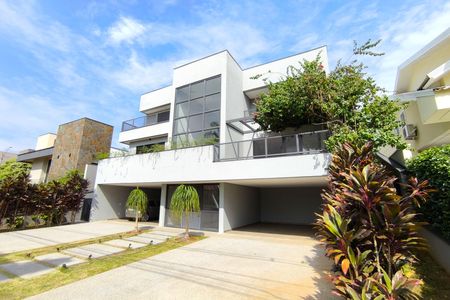 Casa de condomínio à venda com 486m², 5 quartos e 8 vagas Casa de condomínio à venda com 486m², 5 quartos e 8 vagasFachada