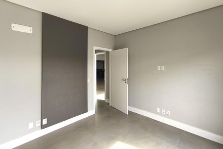 Casa de condomínio à venda com 486m², 5 quartos e 8 vagas Casa de condomínio à venda com 486m², 5 quartos e 8 vagasSuíte 5