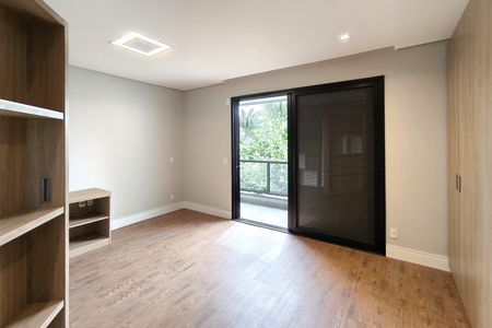 Casa de condomínio à venda com 486m², 5 quartos e 8 vagas Casa de condomínio à venda com 486m², 5 quartos e 8 vagasSuíte 2