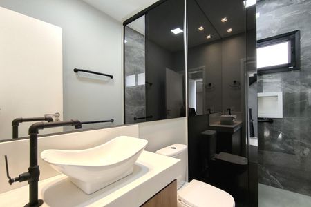 Casa de condomínio à venda com 486m², 5 quartos e 8 vagas Casa de condomínio à venda com 486m², 5 quartos e 8 vagasBanheiro da Suíte 5