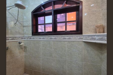 Casa à venda com 241m², 3 quartos e 1 vagaBanheiro 2