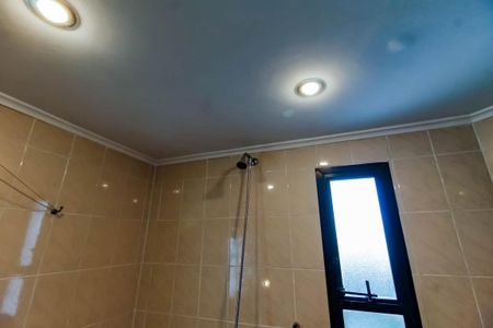 Apartamento à venda com 140m², 3 quartos e 3 vagas Apartamento à venda com 140m², 3 quartos e 3 vagasBanheiro da Suíte - chuveiro