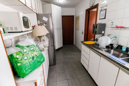 Apartamento à venda com 140m², 3 quartos e 3 vagas Apartamento à venda com 140m², 3 quartos e 3 vagasCozinha - Armários