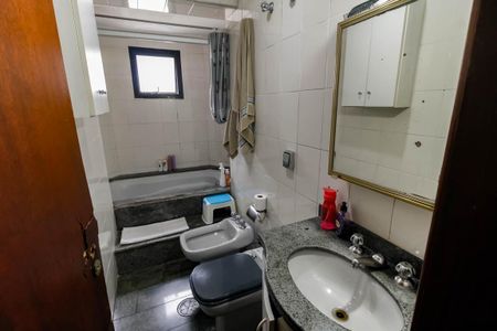 Apartamento à venda com 140m², 3 quartos e 3 vagas Apartamento à venda com 140m², 3 quartos e 3 vagasBanheiro Corredor