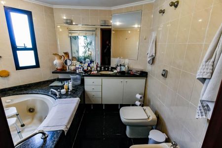 Apartamento à venda com 140m², 3 quartos e 3 vagas Apartamento à venda com 140m², 3 quartos e 3 vagasBanheiro da Suíte