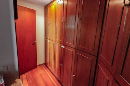 Apartamento à venda com 140m², 3 quartos e 3 vagas Apartamento à venda com 140m², 3 quartos e 3 vagasCloset da suíte