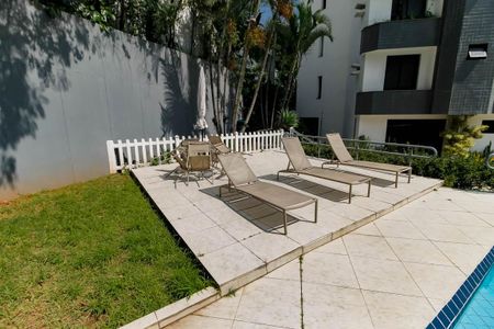 Apartamento à venda com 140m², 3 quartos e 3 vagas Apartamento à venda com 140m², 3 quartos e 3 vagasÁrea comum - Piscina