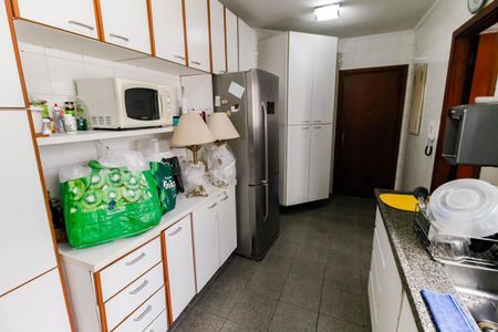 Apartamento à venda com 140m², 3 quartos e 3 vagas Apartamento à venda com 140m², 3 quartos e 3 vagasCozinha - Armários