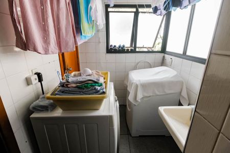 Apartamento à venda com 140m², 3 quartos e 3 vagas Apartamento à venda com 140m², 3 quartos e 3 vagasÁrea de Serviço