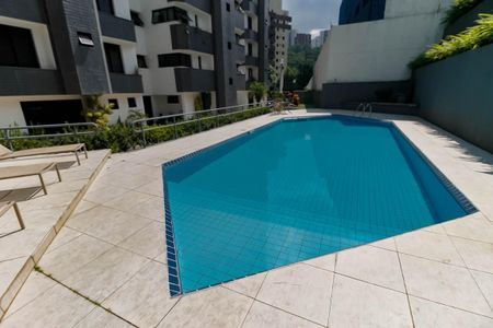 Apartamento à venda com 140m², 3 quartos e 3 vagas Apartamento à venda com 140m², 3 quartos e 3 vagasÁrea comum - Piscina