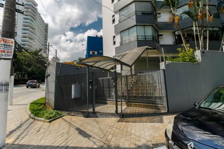 Apartamento à venda com 140m², 3 quartos e 3 vagas Apartamento à venda com 140m², 3 quartos e 3 vagasFachada e portaria