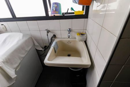 Apartamento à venda com 140m², 3 quartos e 3 vagas Apartamento à venda com 140m², 3 quartos e 3 vagasDetalhe da area de serviço
