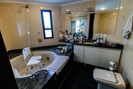 Apartamento à venda com 140m², 3 quartos e 3 vagas Apartamento à venda com 140m², 3 quartos e 3 vagasBanheiro da Suíte
