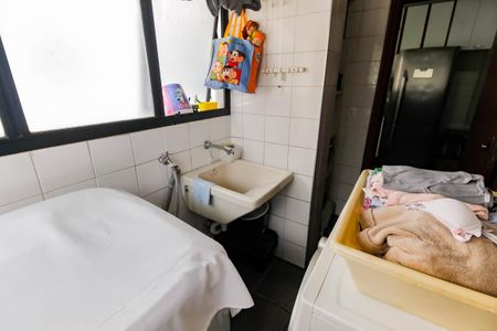 Apartamento à venda com 140m², 3 quartos e 3 vagas Apartamento à venda com 140m², 3 quartos e 3 vagasDetalhe da area de serviço