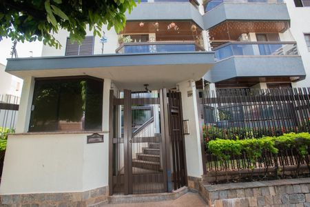 Apartamento para alugar com 120m², 3 quartos e 1 vagaFachada e portaria