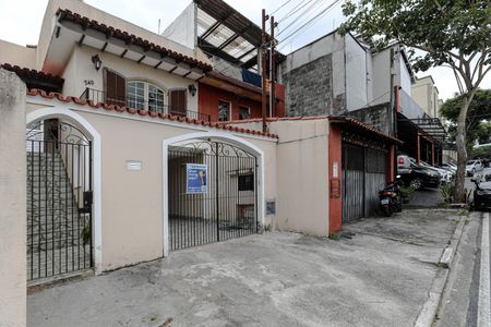 Casa para alugar com 200m², 2 quartos e 2 vagasFachada