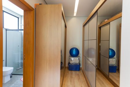 Casa de condomínio para alugar com 1253m², 4 quartos e 4 vagasCloset da suíte 2