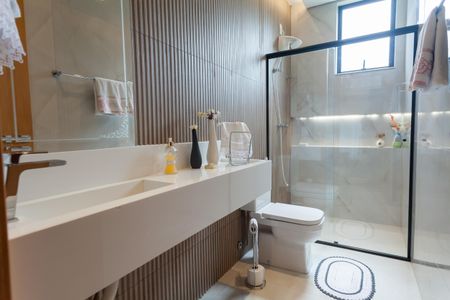 Casa de condomínio para alugar com 1253m², 4 quartos e 4 vagasBanheiro Social