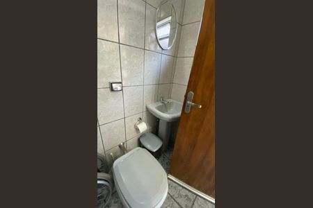 Casa à venda com 119m², 3 quartos e 2 vagas Casa à venda com 119m², 3 quartos e 2 vagasQuintal - Banheiro