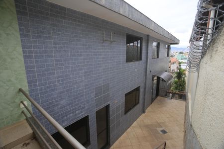 Casa para alugar com 384m², 5 quartos e 5 vagasEscada
