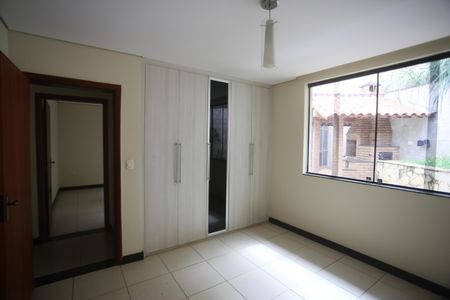 Casa para alugar com 384m², 5 quartos e 5 vagasSuíte