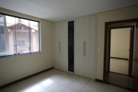 Casa para alugar com 384m², 5 quartos e 5 vagasQuarto 4