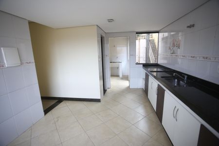 Casa para alugar com 384m², 5 quartos e 5 vagasCozinha