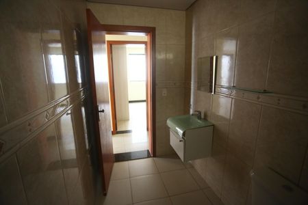 Casa para alugar com 384m², 5 quartos e 5 vagasBanheiro Social 1