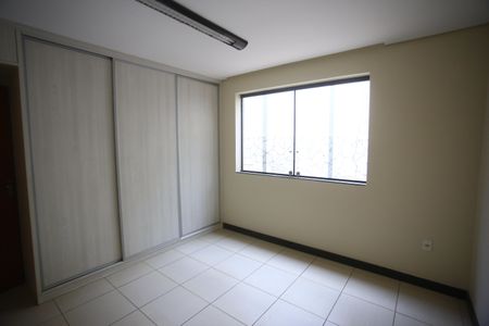 Casa para alugar com 384m², 5 quartos e 5 vagasQuarto 1