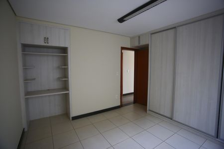 Casa para alugar com 384m², 5 quartos e 5 vagasQuarto 1