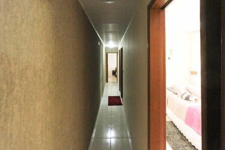 Casa à venda com 196m², 4 quartos e 4 vagas Casa à venda com 196m², 4 quartos e 4 vagasCorredor dos Quartos