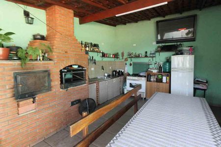 Casa à venda com 196m², 4 quartos e 4 vagas Casa à venda com 196m², 4 quartos e 4 vagasÁrea comum - Churrasqueira