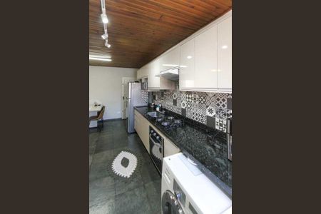 Casa à venda com 196m², 4 quartos e 4 vagas Casa à venda com 196m², 4 quartos e 4 vagasCozinha