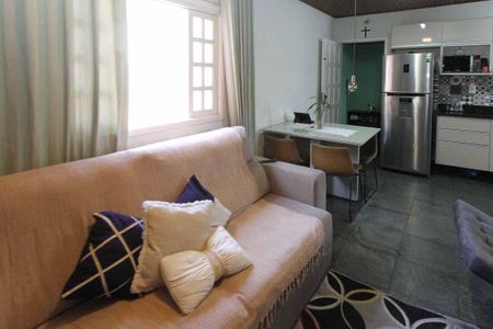 Casa à venda com 196m², 4 quartos e 4 vagas Casa à venda com 196m², 4 quartos e 4 vagasSala